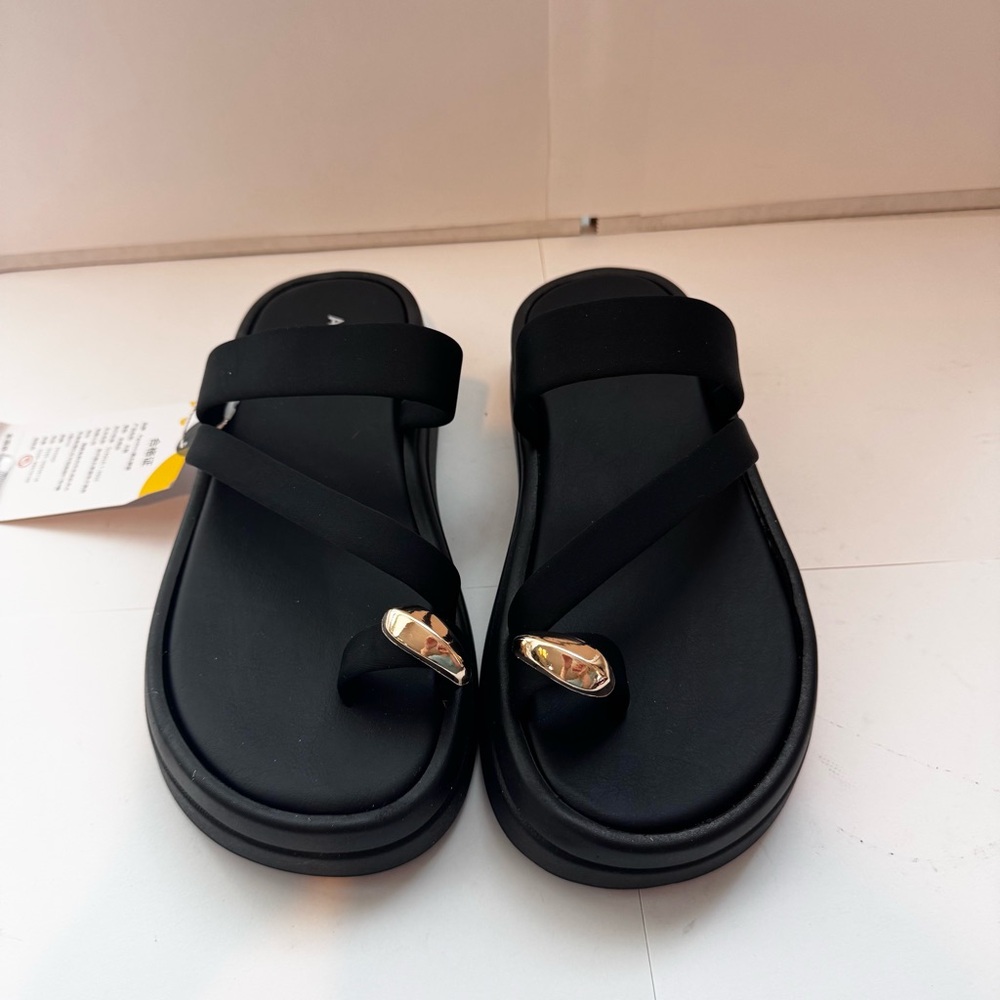 Black Strappy Slide Sandals Women’s size 6 - Picture 2 of 11